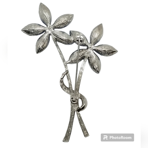 AVON 1998 "FASHION BLUE FLOWER PIN"  BLUE GLASS & SILVERTONE FLOWER BROOCH - Picture 3 of 4